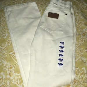 Wrangler white slim fit jean size 0x34